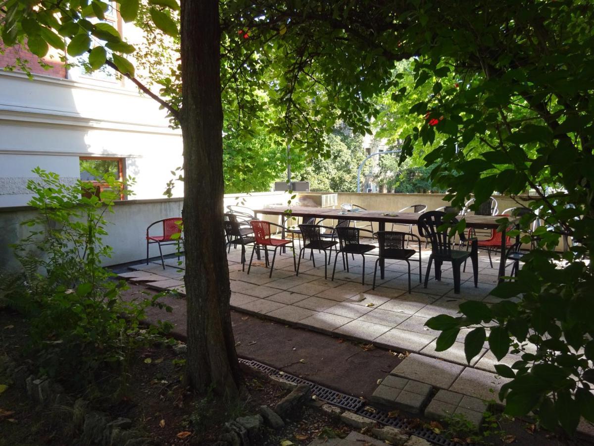 Hummel Hostel - Historische Stadtvilla Mit Garten Veimar Exterior foto