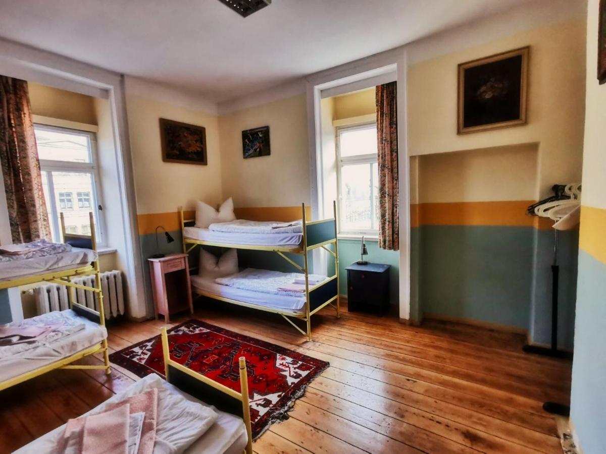 Hummel Hostel - Historische Stadtvilla Mit Garten Veimar Exterior foto